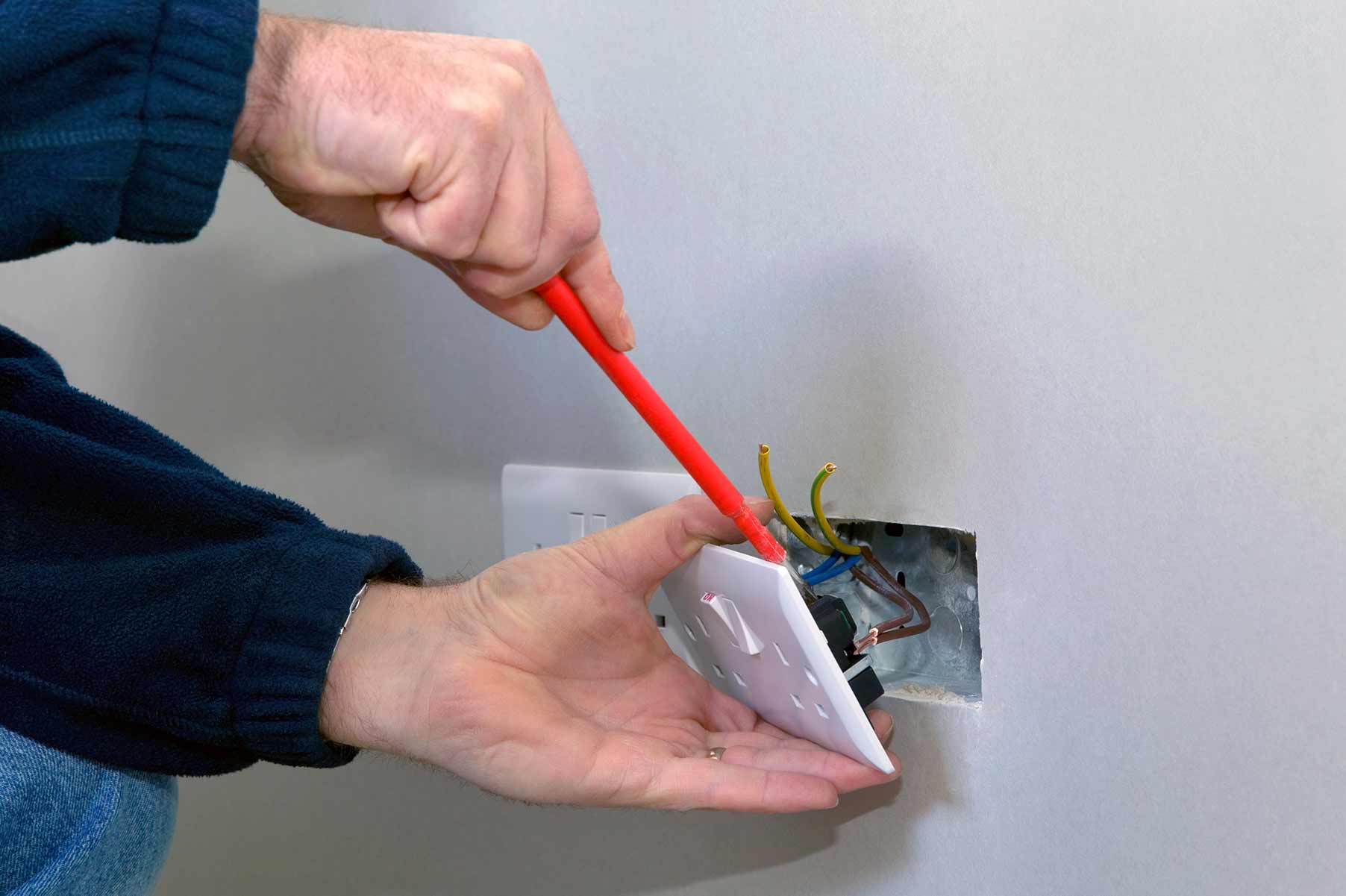 Our electricians can install plug sockets for domestic and commercial proeprties in Eltham and the local area. 